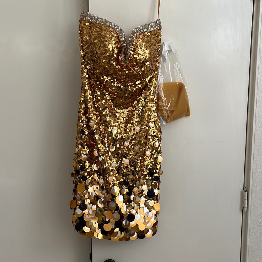 Strapless mini